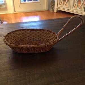 EUC-Vintage Wicker Bread Basket